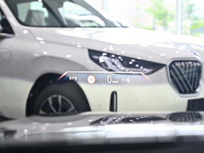 2025 BMW 5 SERIES — миниатюра 19