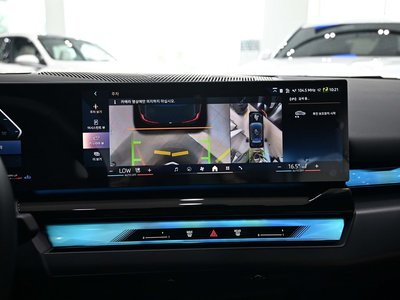 2025 BMW 5 SERIES — миниатюра 15
