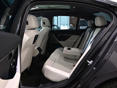 2025 BMW 5 SERIES — фото 10