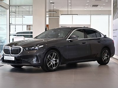 2025 BMW 5 SERIES — фото 1