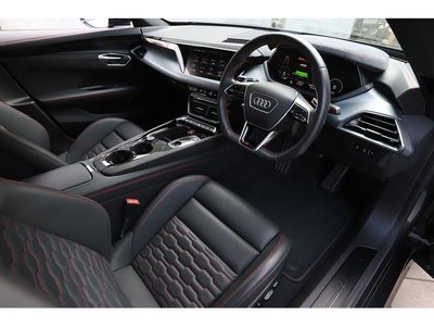 صورة 10 لـ 2021 AUDI RS E-TRON GT