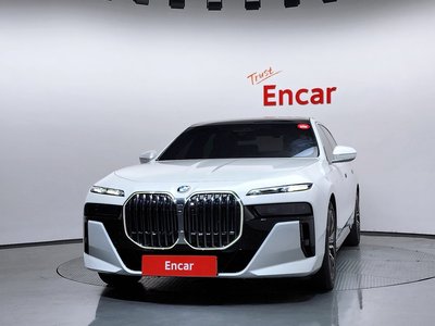 2024 BMW 7 SERIES photo 2