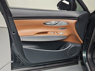 2022 Genesis GV70 thumbnail 18