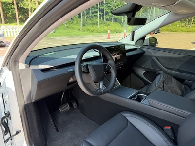 صورة 5 لـ 2025 Tesla MODEL Y