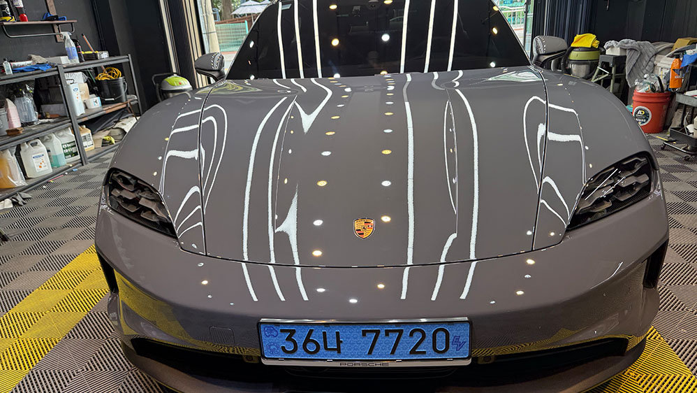 PORSCHE TAYCAN - View 1