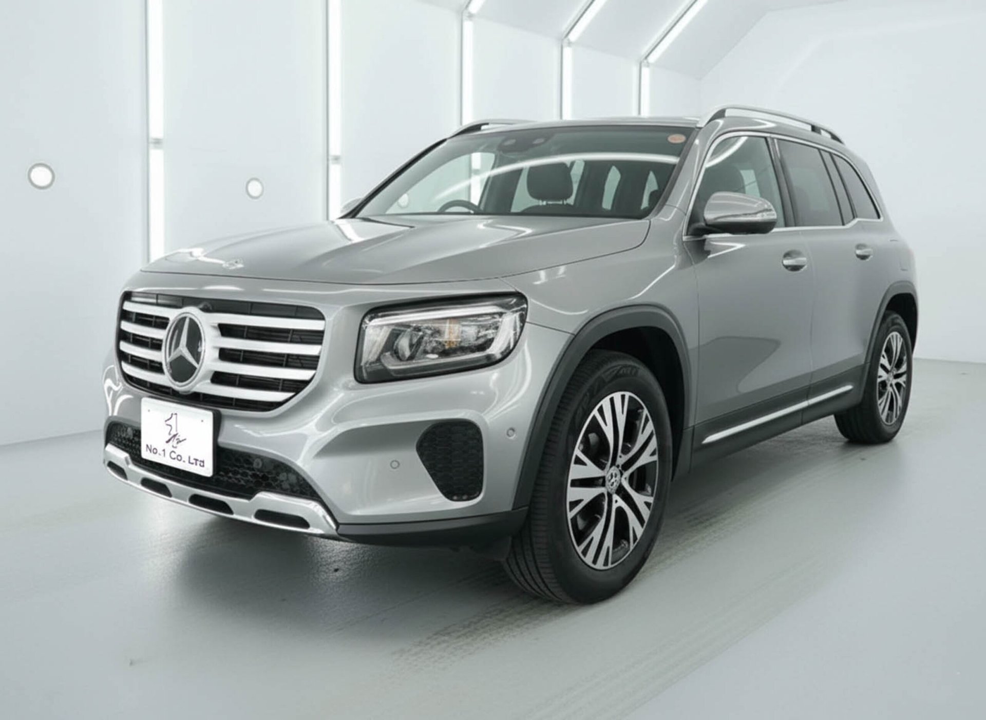 MERCEDES-BENZ GLB - View 1
