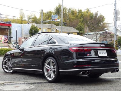AUDI S8 - 8