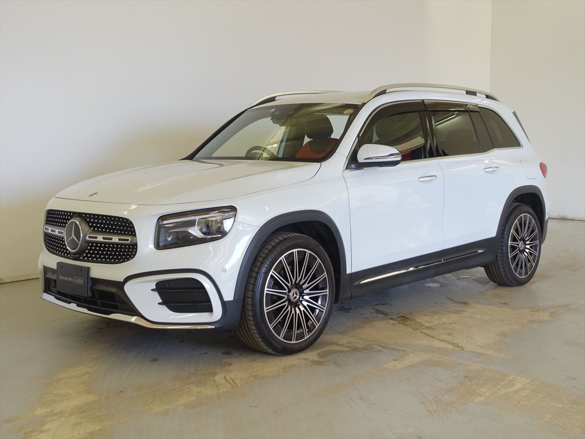 MERCEDES-BENZ GLB - View 1