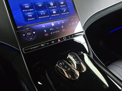 MERCEDES-BENZ EQS - 9