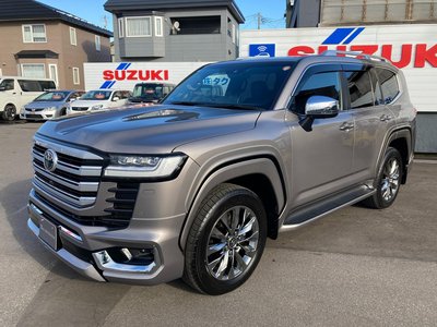 TOYOTA LAND CRUISER 300