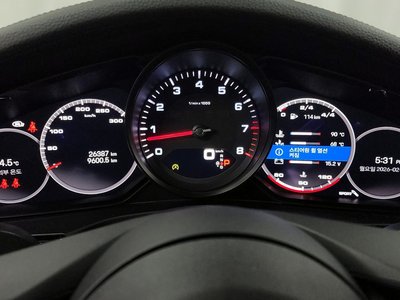 PORSCHE PANAMERA - 8