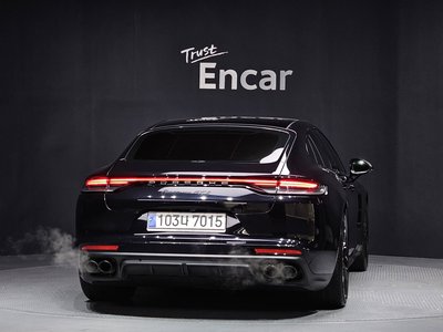 PORSCHE PANAMERA - 3