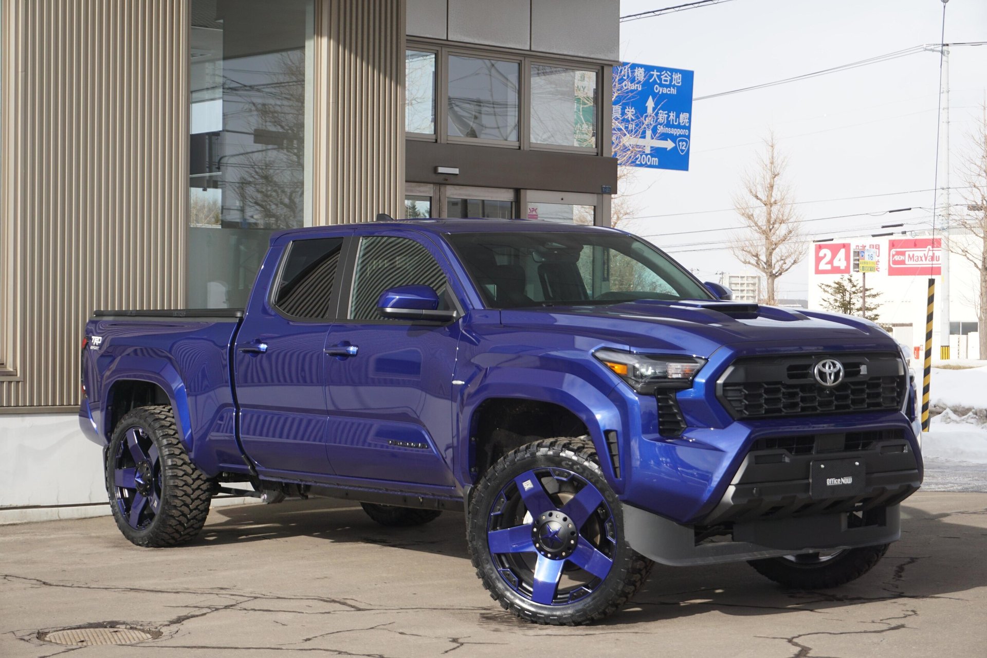 TOYOTA TACOMA - View 1