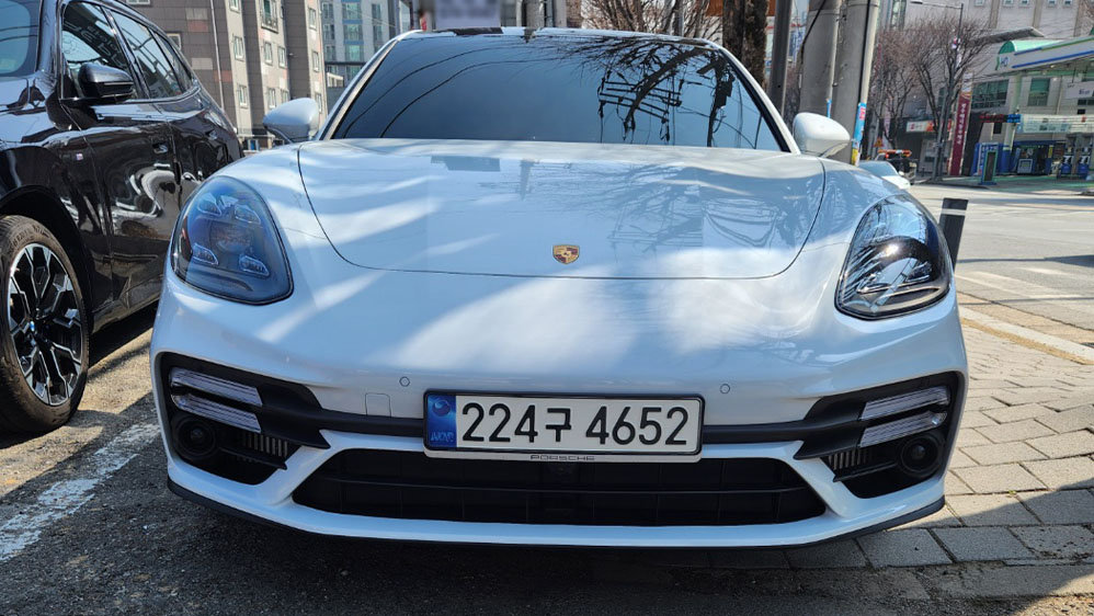 PORSCHE PANAMERA - View 1