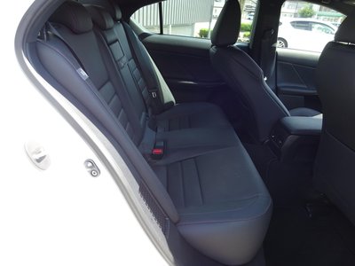 صورة مصغرة 41 لـ 2022 Lexus IS