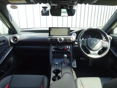 2022 Lexus IS photo 5