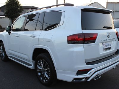 TOYOTA LAND CRUISER 300 - 7