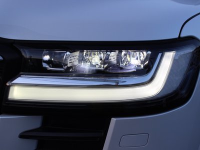 TOYOTA LAND CRUISER 300 - 10