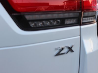 TOYOTA LAND CRUISER 300 - 6