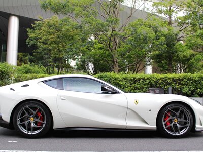 FERRARI 812 - 4