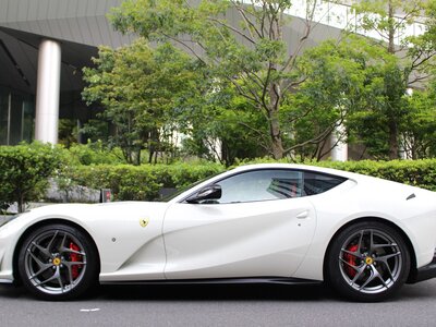 FERRARI 812 - 5
