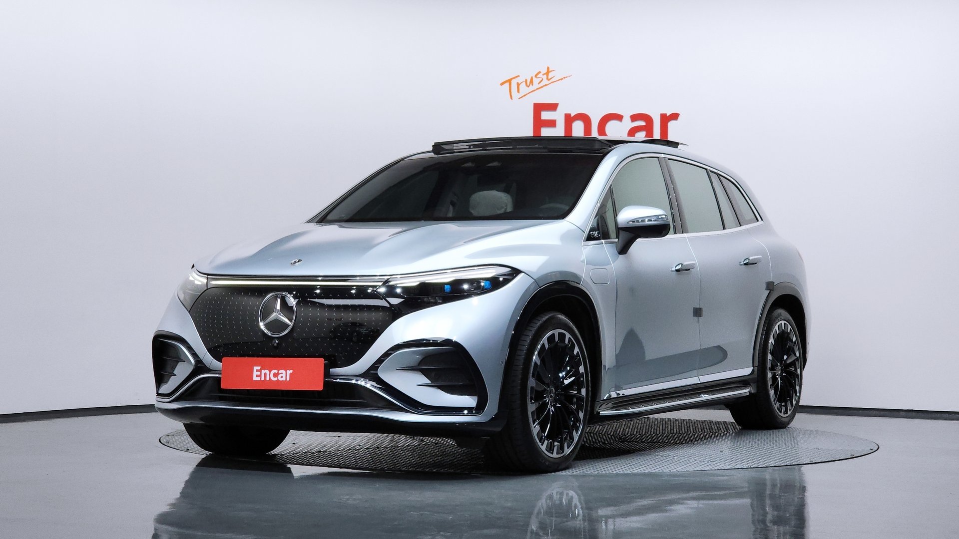 MERCEDES-BENZ EQS SUV - View 1