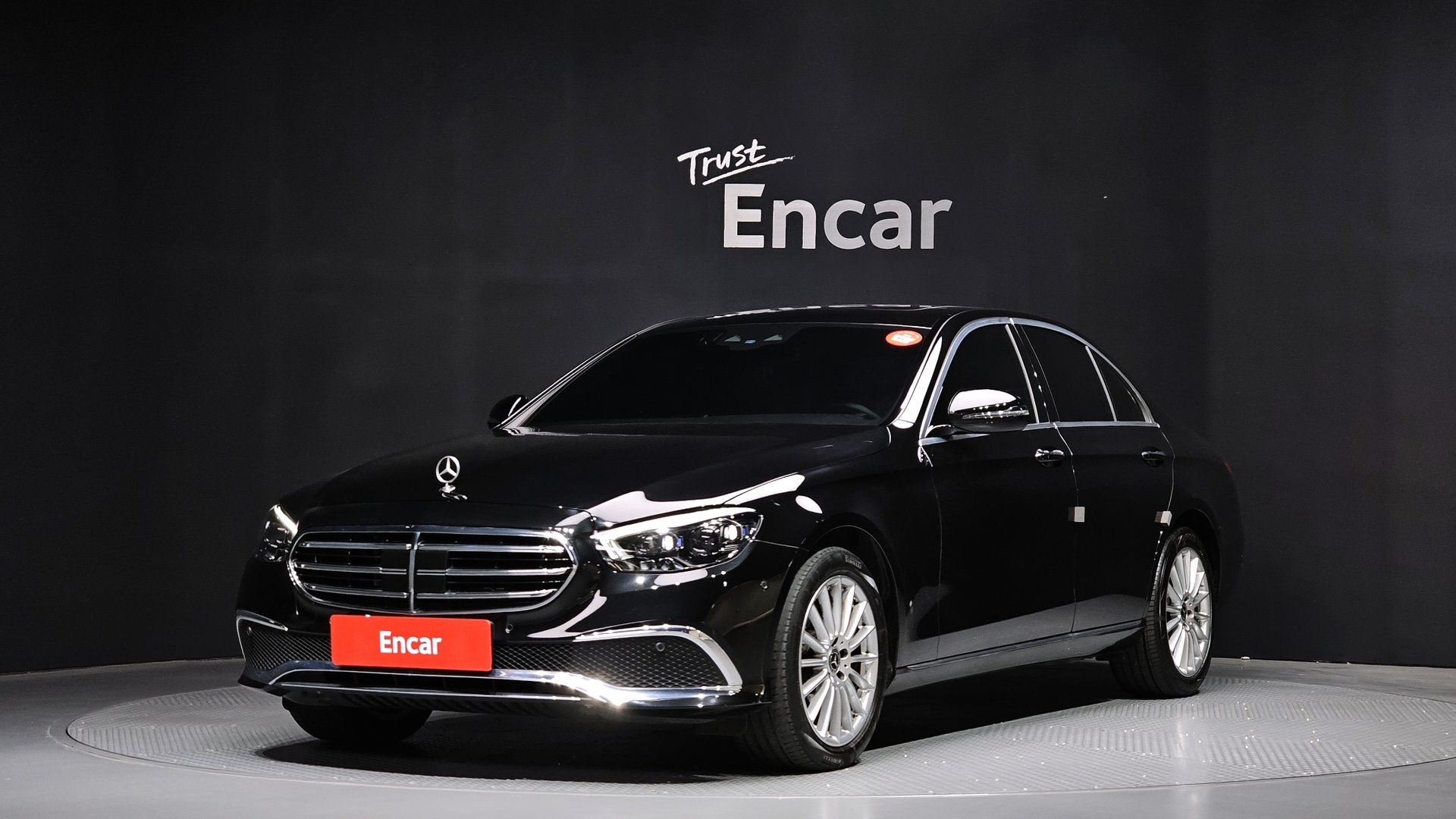 MERCEDES-BENZ E-CLASS - View 1