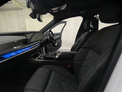 BMW 7 SERIES - 8