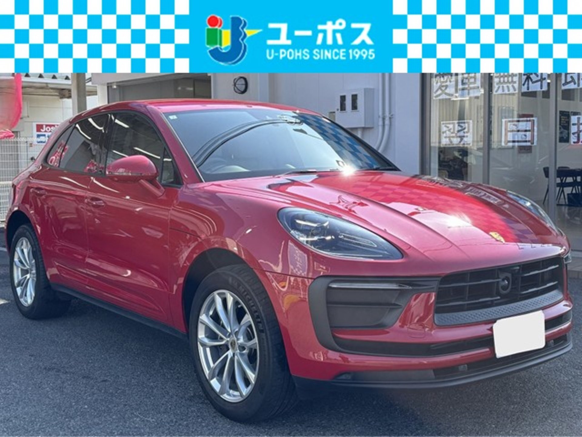 PORSCHE MACAN - View 1