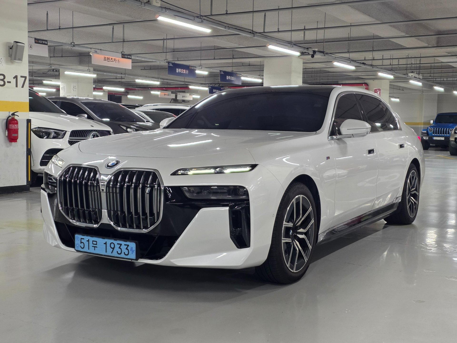 2023 BMW I7 — фото 1