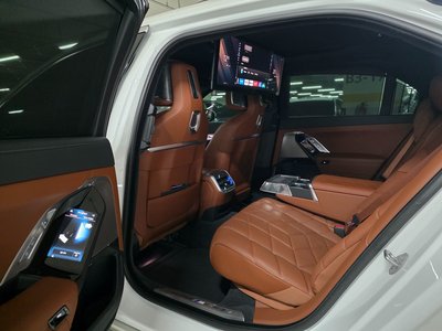 BMW I7 - 8