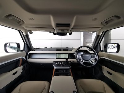 LAND ROVER DEFENDER - 9