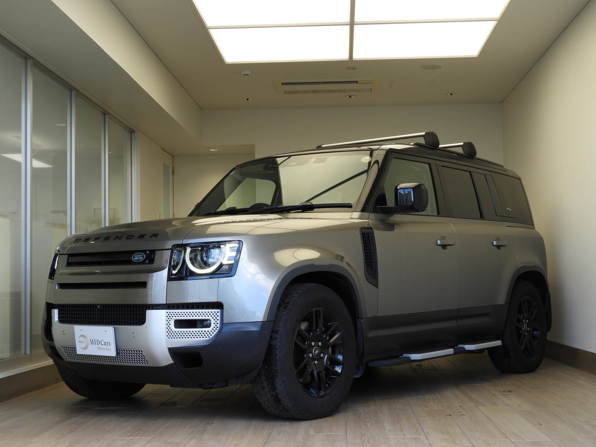 LAND ROVER DEFENDER - View 1