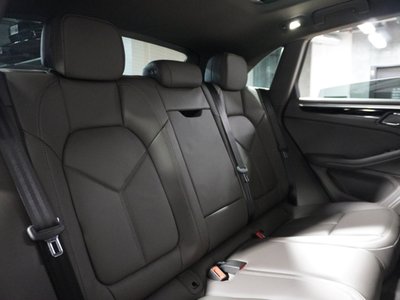 2024 Porsche MACAN thumbnail 17