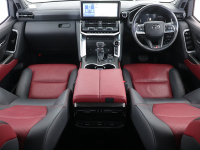 TOYOTA LAND CRUISER 300 - 9