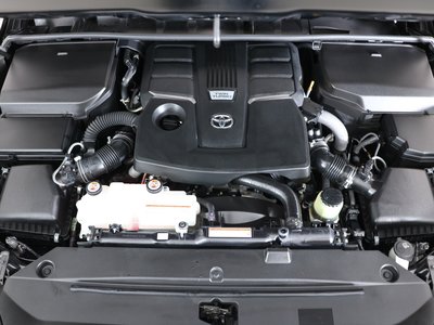 TOYOTA LAND CRUISER 300 - 10