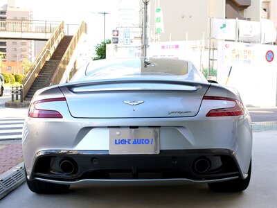ASTON MARTIN VANQUISH - 5