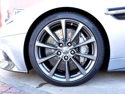 ASTON MARTIN VANQUISH - 8