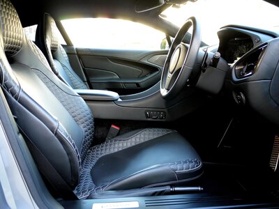 ASTON MARTIN VANQUISH - 10