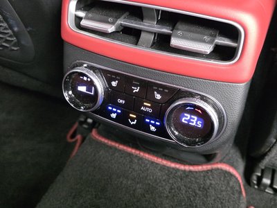2022 Genesis GV70 thumbnail 19