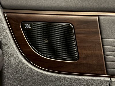 2025 Toyota ALPHARD — фото 2