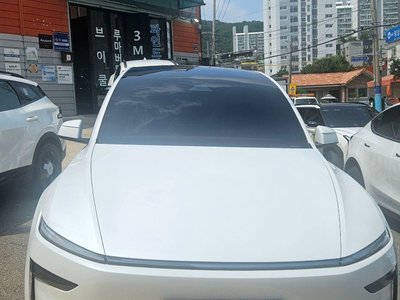 2026 Tesla MODEL Y — фото 1