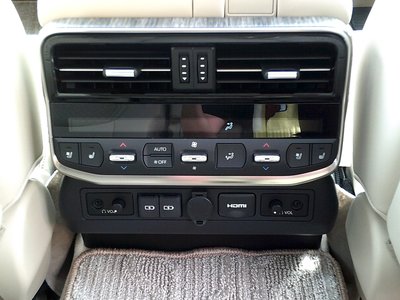 2024 Toyota LAND CRUISER 300 — миниатюра 27