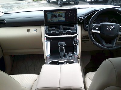 2024 Toyota LAND CRUISER 300 — миниатюра 19