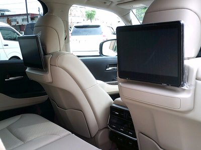 2024 Toyota LAND CRUISER 300 — миниатюра 26