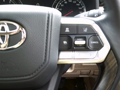 2024 Toyota LAND CRUISER 300 — миниатюра 16