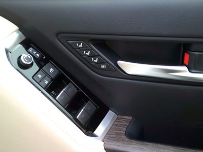 2024 Toyota LAND CRUISER 300 — миниатюра 12
