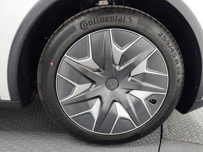 TESLA MODEL Y - 9