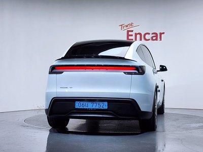 TESLA MODEL Y - 4