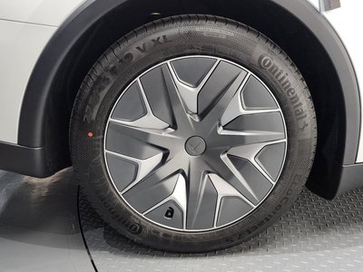TESLA MODEL Y - 7